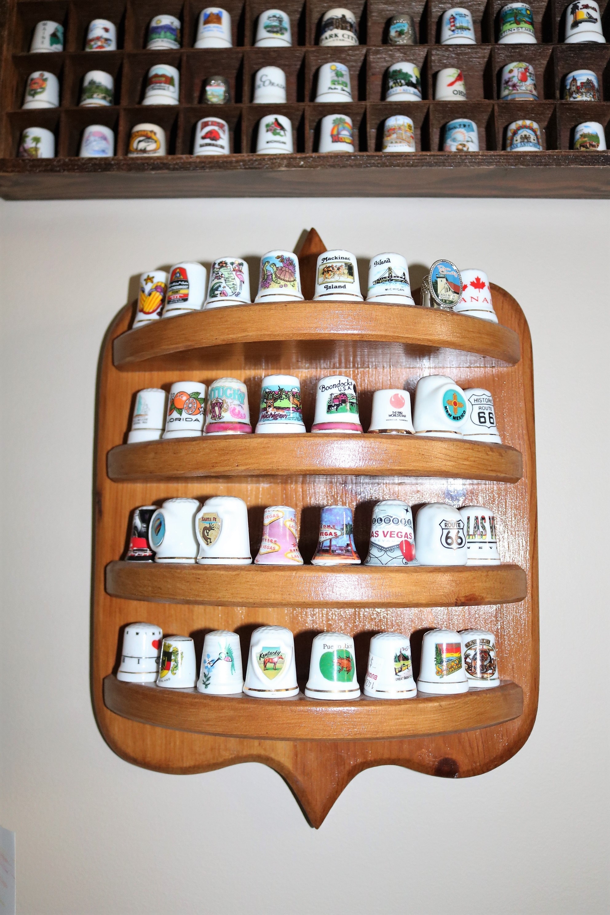 Main Street Antiques Thimble case Easing Along